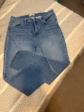 Madewell Straight-Leg Jeans in Light Blue Wash